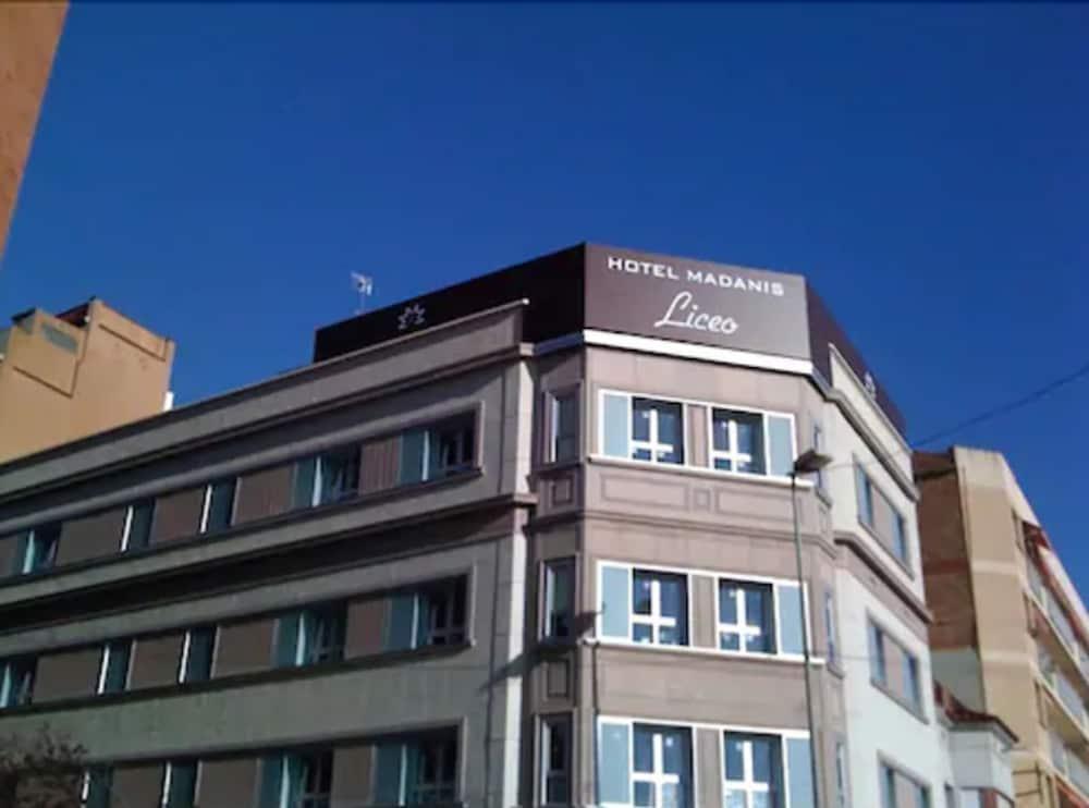 Hotel Madanis Liceo Оспиталет-де-Льобрегат Экстерьер фото