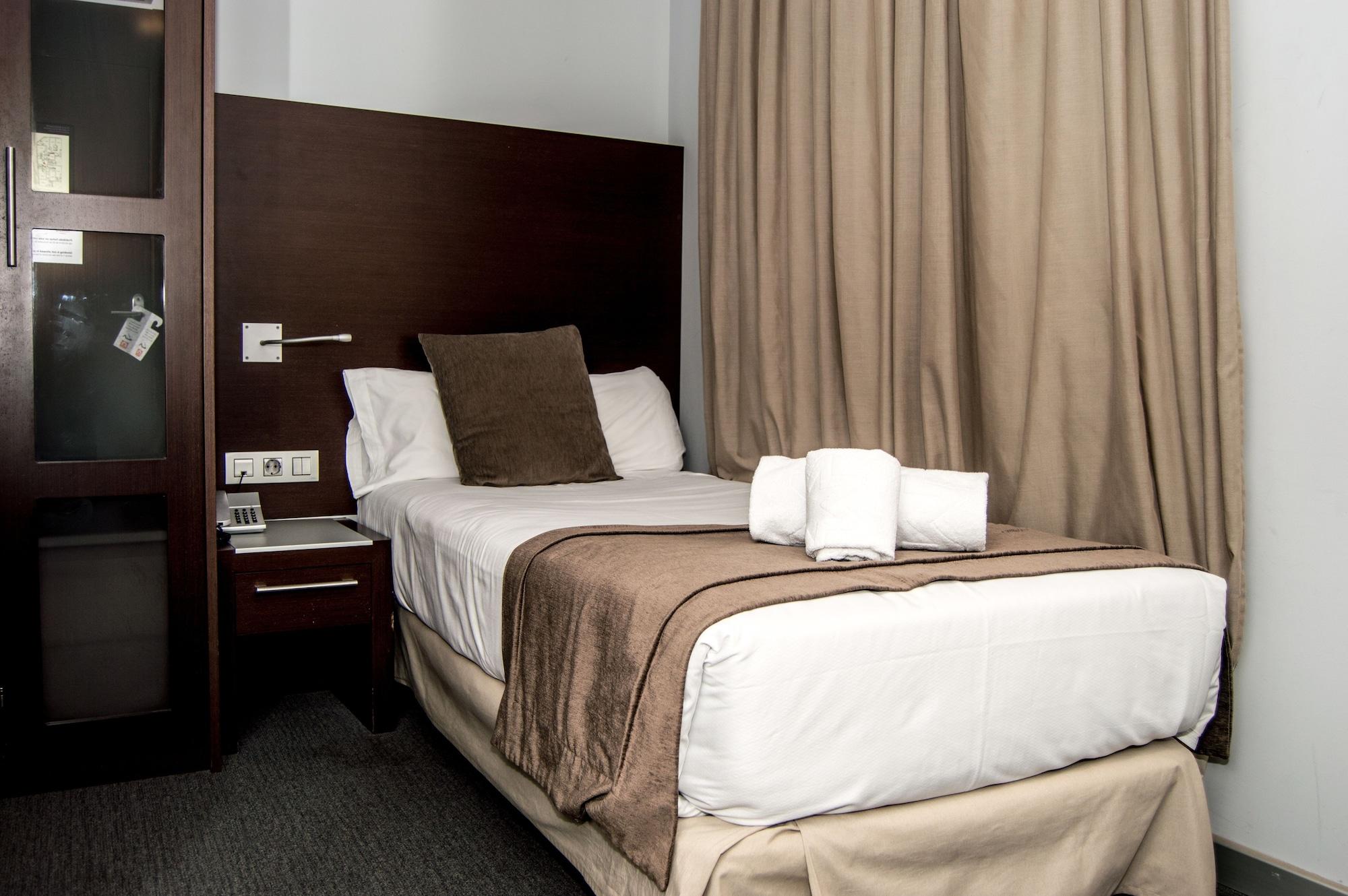 Hotel Madanis Liceo Оспиталет-де-Льобрегат Экстерьер фото