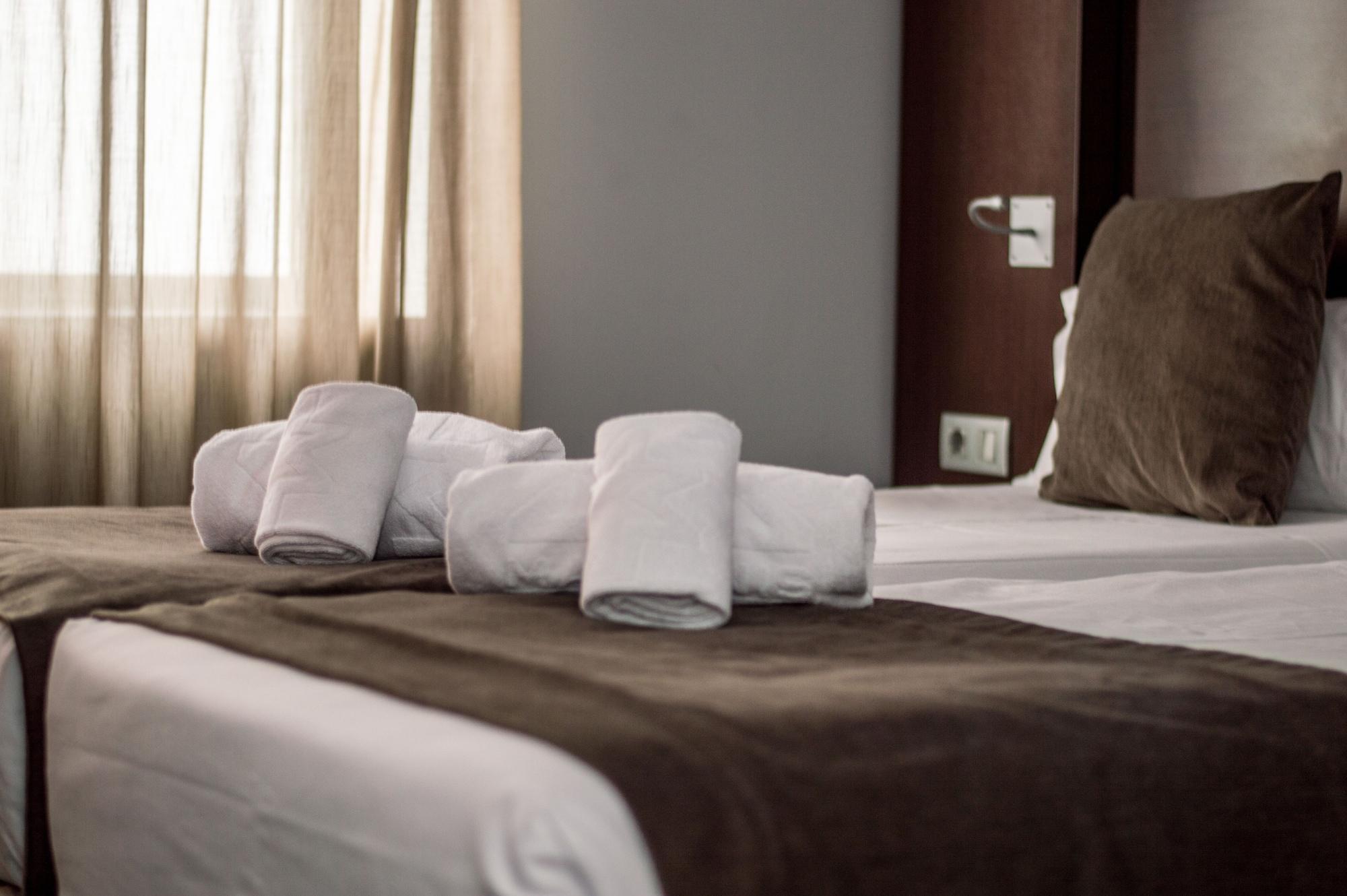 Hotel Madanis Liceo Оспиталет-де-Льобрегат Экстерьер фото