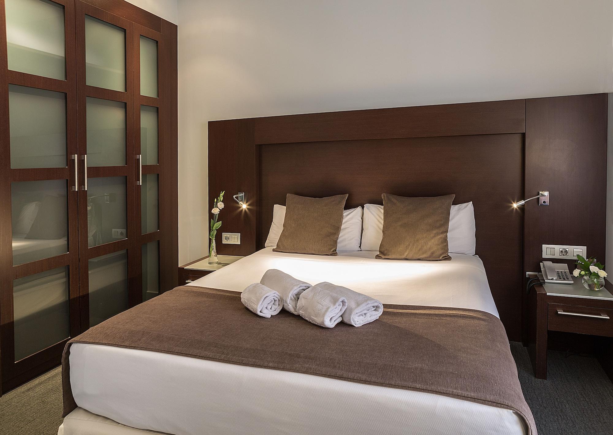 Hotel Madanis Liceo Оспиталет-де-Льобрегат Экстерьер фото