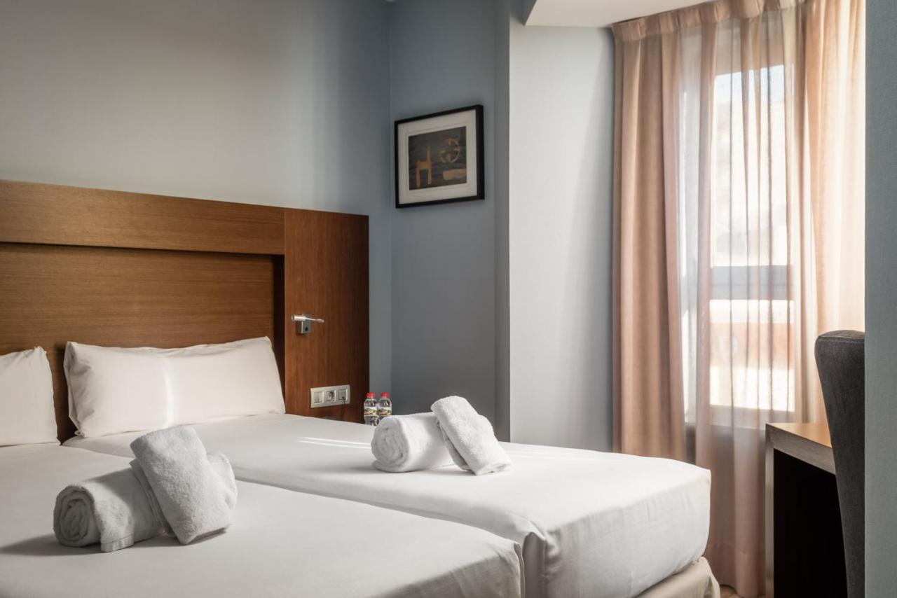 Hotel Madanis Liceo Оспиталет-де-Льобрегат Экстерьер фото
