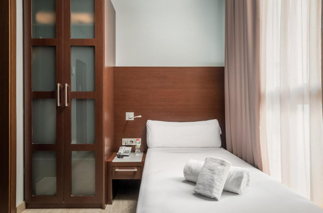 Hotel Madanis Liceo Оспиталет-де-Льобрегат Экстерьер фото
