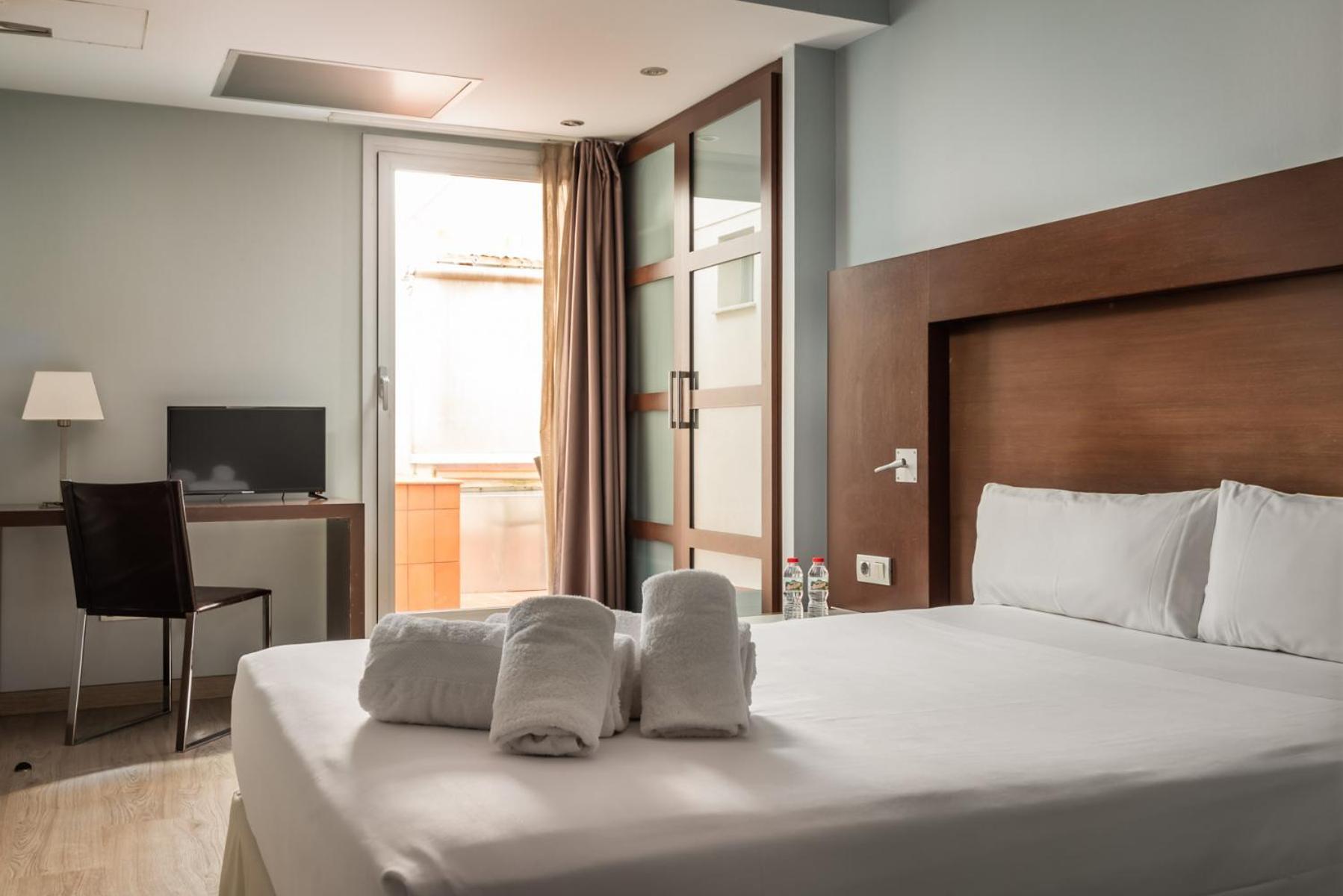 Hotel Madanis Liceo Оспиталет-де-Льобрегат Экстерьер фото