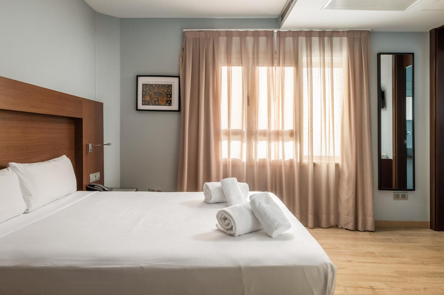 Hotel Madanis Liceo Оспиталет-де-Льобрегат Экстерьер фото