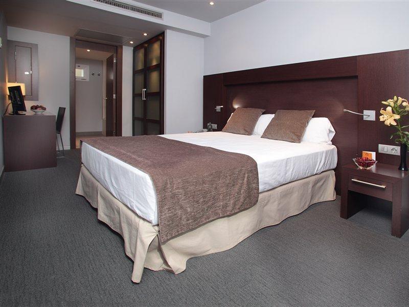 Hotel Madanis Liceo Оспиталет-де-Льобрегат Экстерьер фото