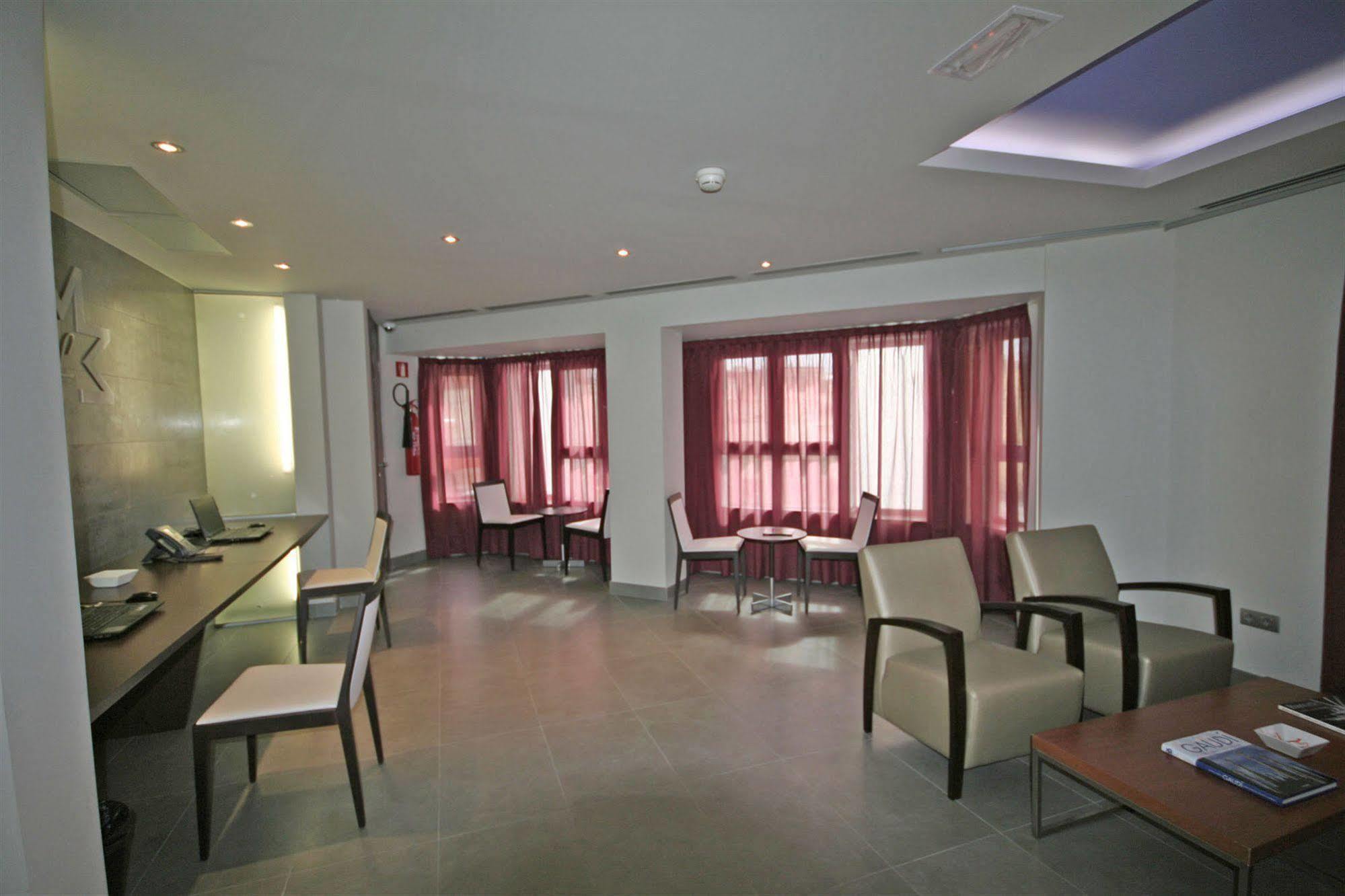 Hotel Madanis Liceo Оспиталет-де-Льобрегат Экстерьер фото